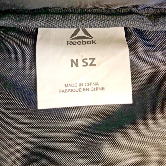 Reebok Fanny Pack One Size Fits All Women’s Unisex Stylish Fun Functional CN - Picture 4 of 10